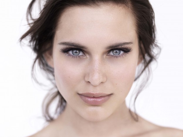 sensitive-eyes-contact-lenses-la-roche-posay-has-found-the-answer